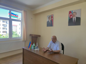 26.05.2026-cı il tarixdə Şuşa Rayon İcra Hakimiyyətinin başçısı cənab Bayram Səfərov sakinlərlə növbəti səyyar qəbulunu Kürdəmir rayonu ərazisində salınmış 564 ailəlik məcburi köçkün qəsəbəsində keçirmişdir