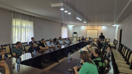 Şuşa Rayon İcra Hakimiyyətinin başçısı cənab Bayram Səfərov sakinlərlə növbəti səyyar qəbulunu 21.08.2026-cı il tarixdə İmişli rayonu, Yeni Azərbaycan Partiyasının binasında rayon sakinləri ilə keçirdi