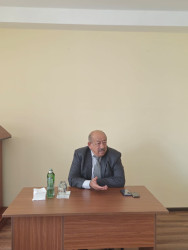 Şuşa Rayon İcra Hakimiyyətinin başçısı cənab Bayram Səfərov növbəti səyyar qəbulunu 14.11.2025-ci il tarixdə Tərtər rayonu, Şıxarx qəsəbəsi, 1170 ailəlik məcburi köçkün qəsəbəsində məskunlaşmış rayon sakinləri ilə keçirdi