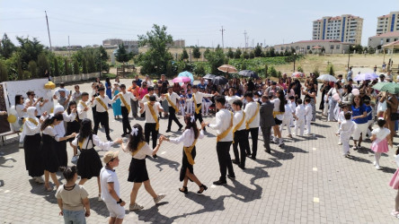 Hər il olduğu kimi, bu il də "Son zəng" tədbirləri məktəb rəhbərləri tərəfindən şagirdlərin təhlükəsizliyi təmin olunmaqla Şuşa rayon ümumtəhsil məktəblərində təntənəli şəkildə təşkil edilib