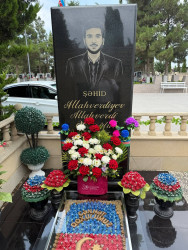 Əslən Şuşa şəhərindən olan şəhidimiz Allahverdiyev Allahverdi Əli oğlunun məzarı doğum günü ərəfəsində Şuşa Rayon İcra Hakimiyyətinin əməkdaşları tərəfindən ziyarət olunub