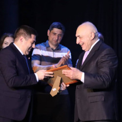 12 aprel 2026-cı il tarixdə Şuşa Dövlət Musiqili Dram Teatrının dəyərli aktyoru, Əməkdar artist Nazir Rüstəmov yubiley yaşını qeyd etdi